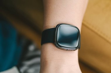 Akıllı kız elinin yakın plan görüntüsü