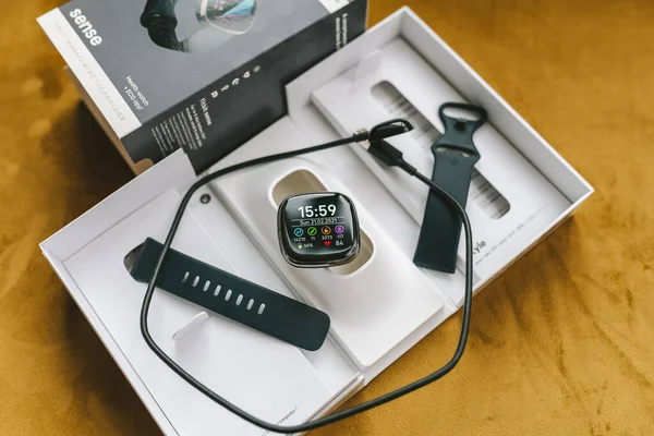 Kaunas Lithuania Februari 2021 Unboxing New Fitbit Sense Smartwatch Fitbit — Stockfoto