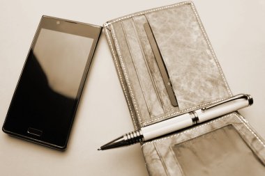 m-cüzdan, telefon, beyaz zemin üzerine kalem
