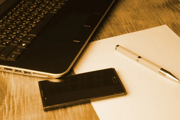 iş smartphone ile kalem klavye