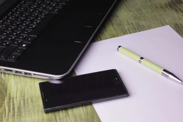 iş smartphone ile kalem klavye