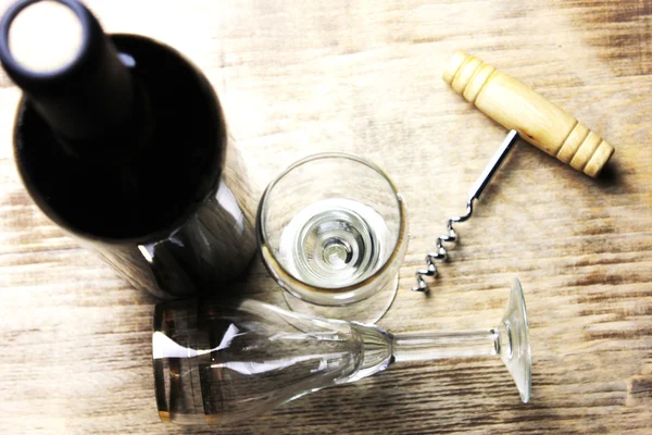 Şarap şişesi, Şarap kadehi ve tirbuşon grafit yönetim kurulu.