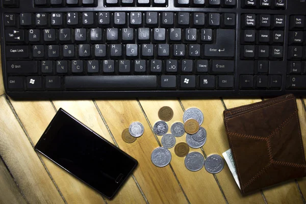 bilgisayar, kalem, zamanlayıcı ve para finansal kavramı programlari