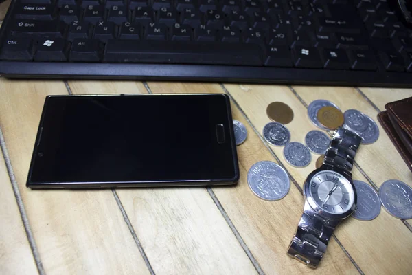 bilgisayar, kalem, zamanlayıcı ve para finansal kavramı programlari