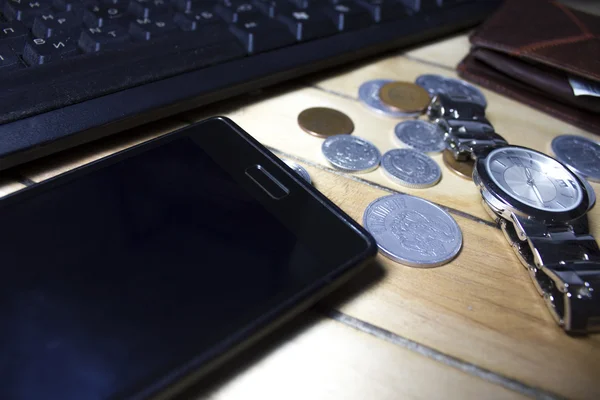 bilgisayar, kalem, zamanlayıcı ve para finansal kavramı programlari