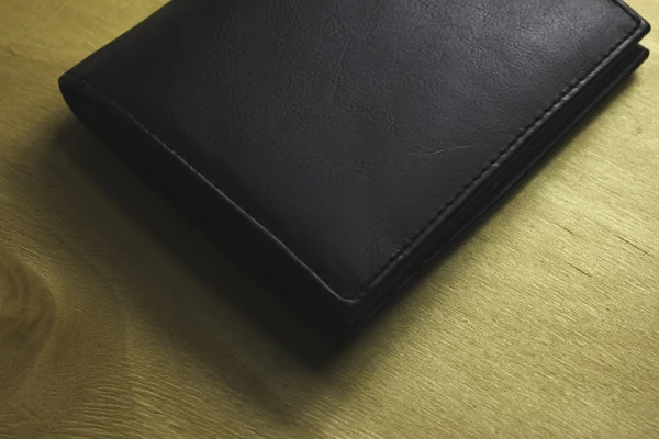 Fekete pénztárca az asztalon — Stock Fotó