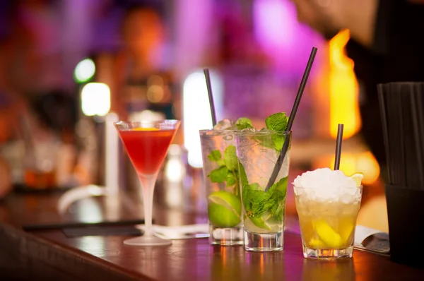 Mojito Cocktail in a Night Bar — Stock Photo, Image