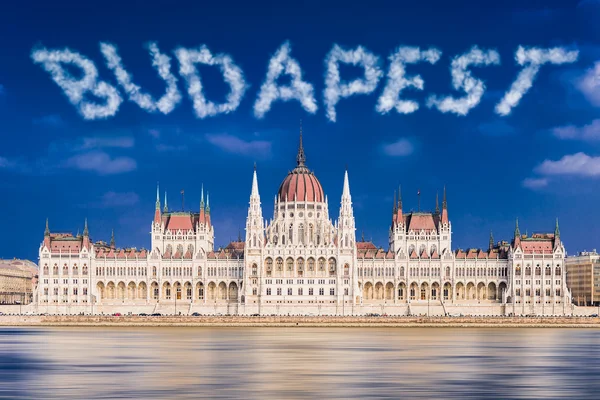 Maďarský parlament na Dunaji v Budapešti panoráma — Stock fotografie