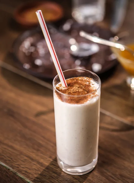 Délicieux milkshake protéines nutritives pour le petit déjeuner — Photo