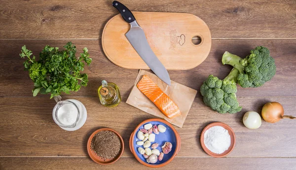 ingridience Kremalı brokoli çorbası ile Somon en iyi görünüm için 