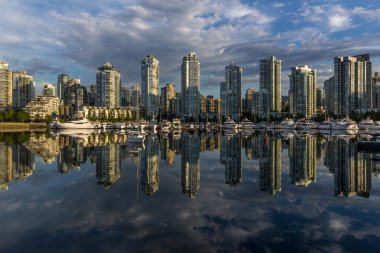 Vancouver, False Creek. Sabah erken. British Columbia, Kanada.