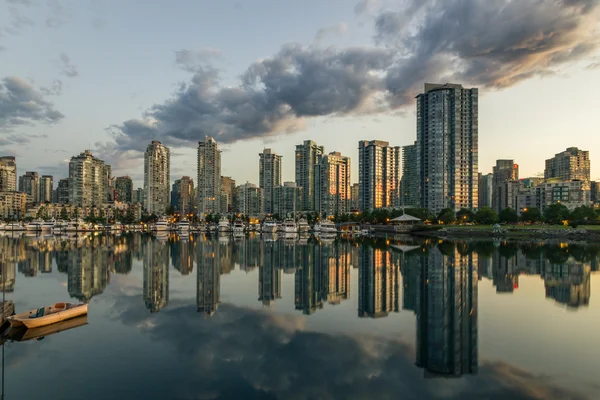 Vancouver, False Creek. Een vroege ochtend. British Columbia, Canada. — Stockfoto