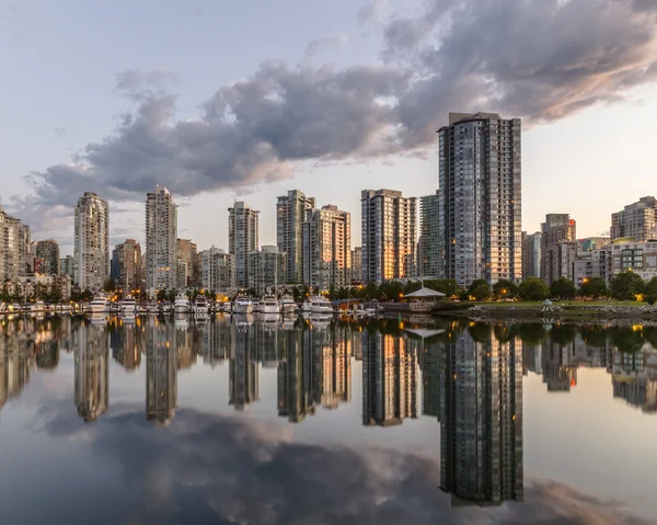 Vancouver, False Creek. Een vroege ochtend. British Columbia, Canada. — Stockfoto