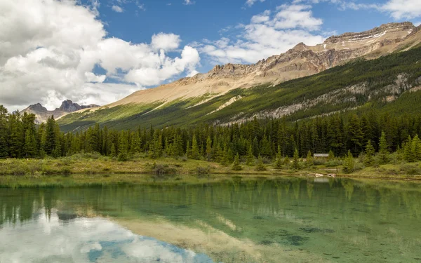 Alberta, Canada, beautiful Bow Lake at Banff National Park — Stock Photo, Image