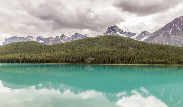 Parque Nacional de Banff, Lago Bow nas Montanhas Rochosas Canadenses , — Fotografia de Stock