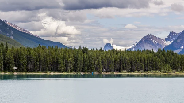 Banff National Park, Bow Lake en las Montañas Rocosas Canadienses , — Foto de Stock