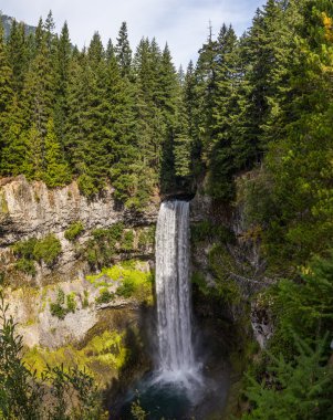 Brandywine uzun pozlama Whistler, British Columbia düşüyor
