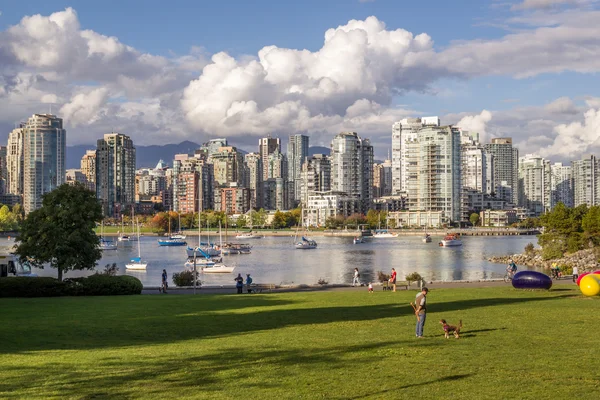 Vancouver, Canada - 18 septembre 2016. False Creek et le centre-ville — Photo