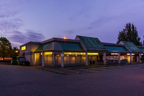 COQUITLAM, CANADA - Ekim 01, 2019: Copa cafe ve diğer dükkanlar Coquitlam Alışveriş Merkezi.