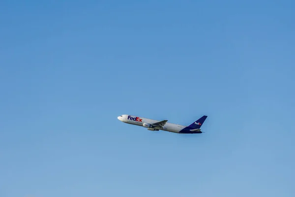 Richmond Καναδα Μαΐου 2020 Αεροπλάνο Fedex Μετά Την Απογείωση Από — Φωτογραφία Αρχείου