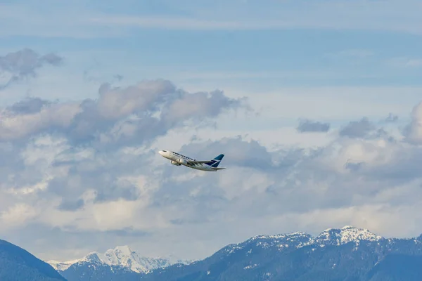 Richmond Canada May 2020 Fedex Plane Flying Taking Yvr Vancouver — 图库照片