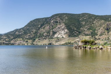 PENTICTON, CANADA - 05 Temmuz 2020: Skaha Gölü Britanya Kolumbiyası 'nda güzel güneşli bir gün.