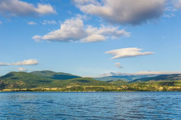 Linda Manhã Calma Verão Lago Com Nuvens Céu — Fotografia de Stock