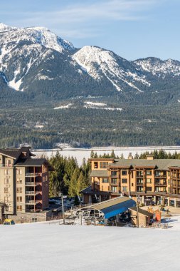 REVELSTOKE, CANADA - 16 Mart 2021: Revelstoke Dağ Kayak Merkezi.