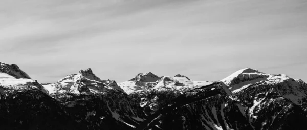 Bianco Nero Innevato Columbia Montagne Contro Cielo Blu Nella Columbia — Foto Stock