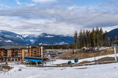 REVELSTOKE, CANADA - 15 Mart 2021: Kayak merkezindeki keşif gondolu