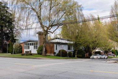 VANCOUVER, Kanada - 10 Nisan 2025: Oak Caddesi 'ndeki Vancouver Çin Yedinci Gün Adventist Kilisesi