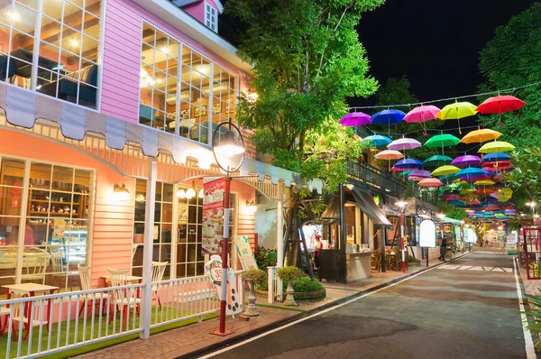 Chiangmai - 21 Eylül: Topluluk alışveriş merkezinde Chiangmai Tayland Chiang Mai 21 Eylül 2013 tarihinde.