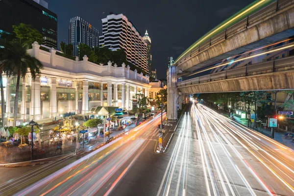 Bangkok, Tayland - 20 Ağustos: Ratchaprasong, birinci sınıf alışveriş hedef, Bangkok 20 Ağustos 2013 tarihinde iş merkezi. Ana alışveriş ve iş-cadde.