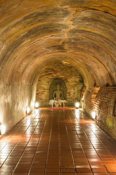 Buda'nın heykel mağarada, Chiang mai, Tayland