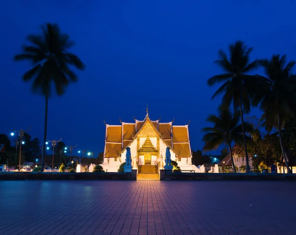 Templo Tailândia Durante Hora Azul Crepúsculo Wat Phumin Província Nan — Fotografia de Stock