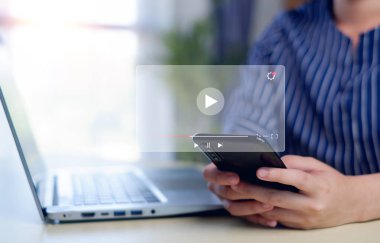 çevrimiçi yayın videosunu izle. çevrimiçi eğlence yayını izlemek, video izlemek ve konser izlemek, müzik dinlemek, çevrimiçi öğrenim.