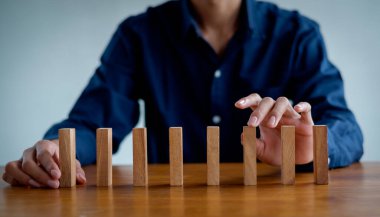 İş planlama krizi etkisi veya risk koruma kavramı, iş çözümü ve müdahale.