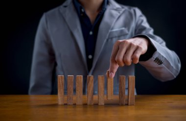 İş planlama krizi etkisi veya risk koruma kavramı, iş çözümü ve müdahale.