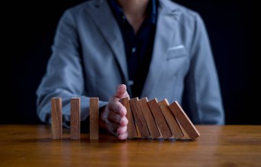 İş planlama krizi etkisi veya risk koruma kavramı, iş çözümü ve müdahale.