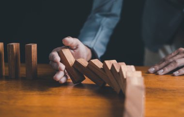 İş planlama krizi etkisi veya risk koruma kavramı, iş çözümü ve müdahale.