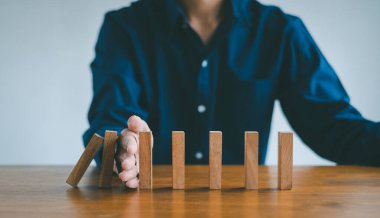 İş planlama krizi etkisi veya risk koruma kavramı, iş çözümü ve müdahale.