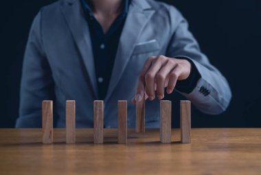 İş planlama krizi etkisi veya risk koruma kavramı, iş çözümü ve müdahale.