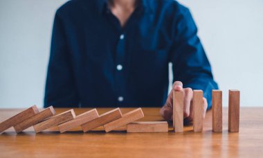 İş planlama krizi etkisi veya risk koruma kavramı, iş çözümü ve müdahale.