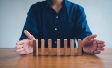 İş planlama krizi etkisi veya risk koruma kavramı, iş çözümü ve müdahale.