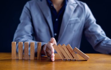 İş planlama krizi etkisi veya risk koruma kavramı, iş çözümü ve müdahale.