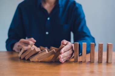 İş planlama krizi etkisi veya risk koruma kavramı, iş çözümü ve müdahale.