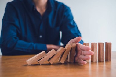 İş planlama krizi etkisi veya risk koruma kavramı, iş çözümü ve müdahale.