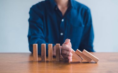 İş planlama krizi etkisi veya risk koruma kavramı, iş çözümü ve müdahale.