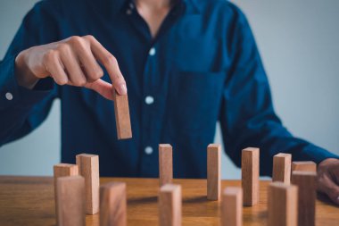 İş planlama krizi etkisi veya risk koruma kavramı, iş çözümü ve müdahale.