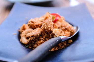 Kızarmış yumuşak kabuklu yengecin yakın çekimi. Çin mutfağı. Yiyecek ve içecek konsepti.